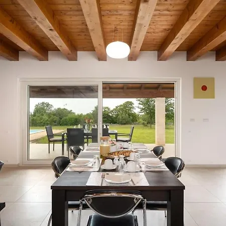 Willa Maslina By Briskva *