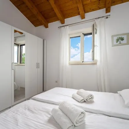 Willa Maslina By Briskva *